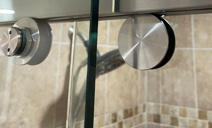 How to clean soap scum from glass shower doors